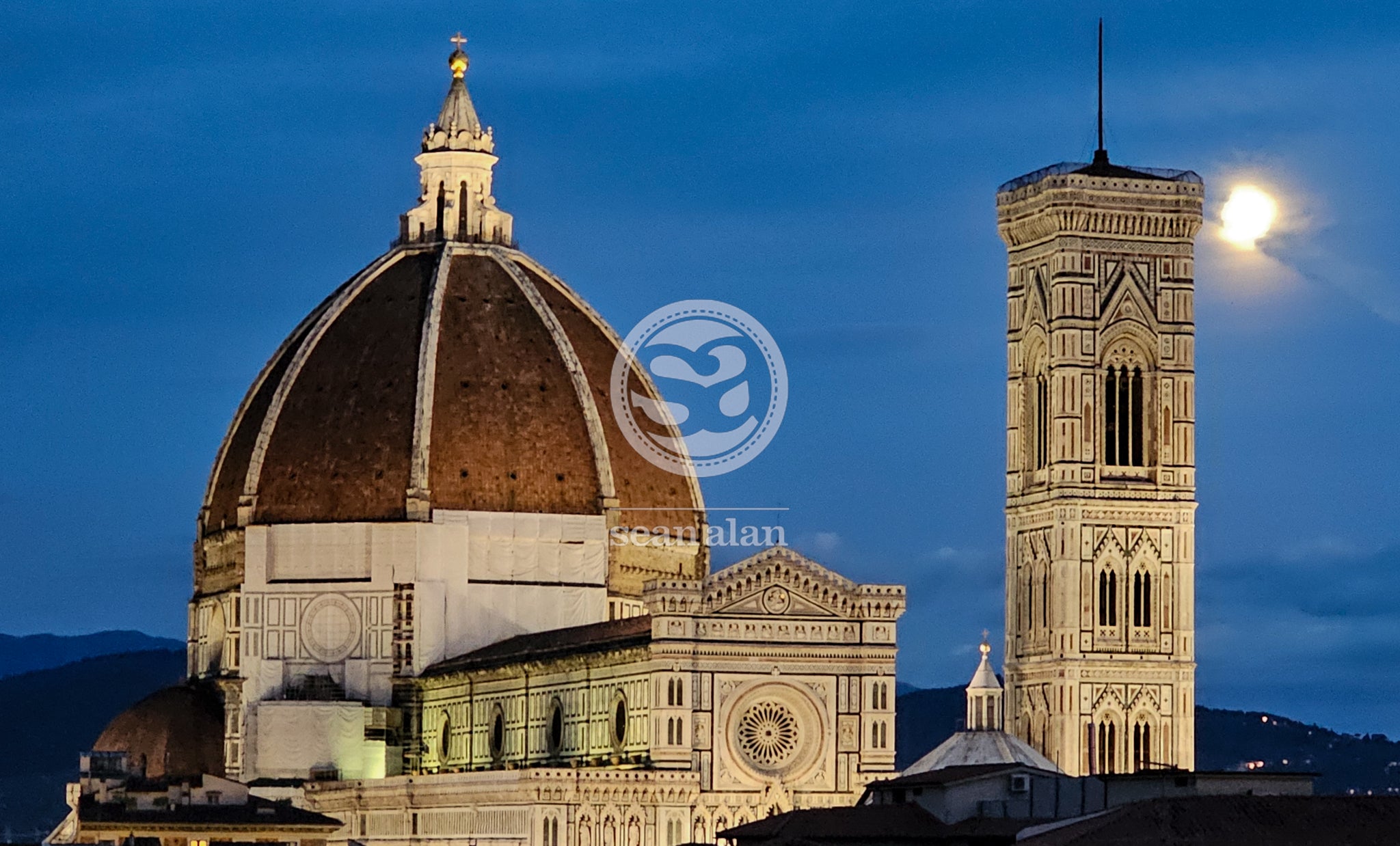 Moonrise over the Duomo